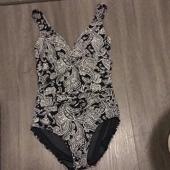 BEACH HOUSE SWIMSUIT - Picture 2 of 16
